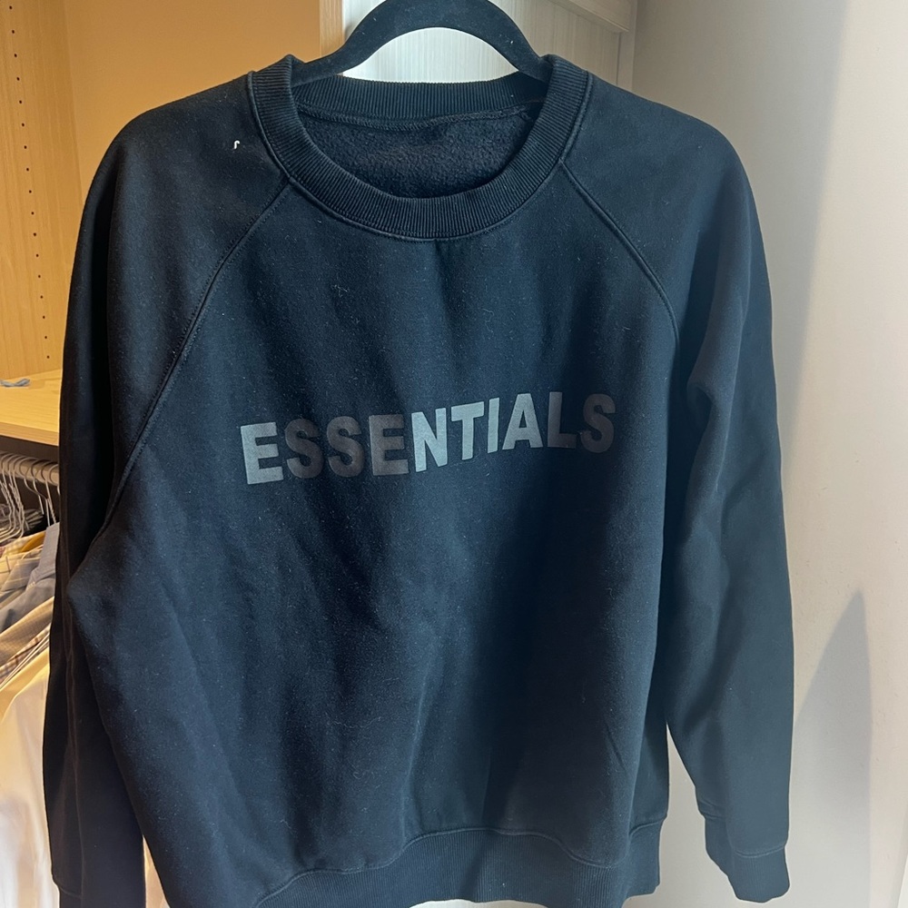 Amazon unisex black sweatshirt not real! Size M